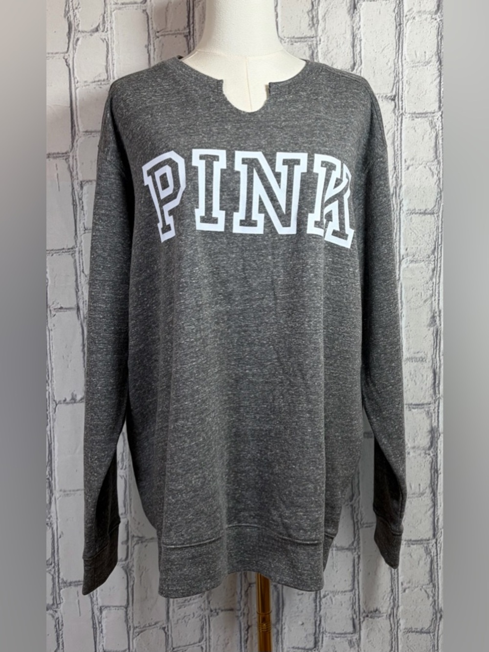 PINK Victoria's Secret Size :L Women Gray Crewneck Sweatshirt with White Logo